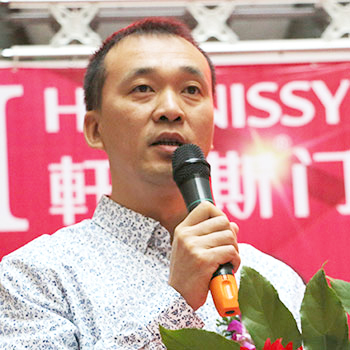 軒尼斯门窗董事长-曾庆伟